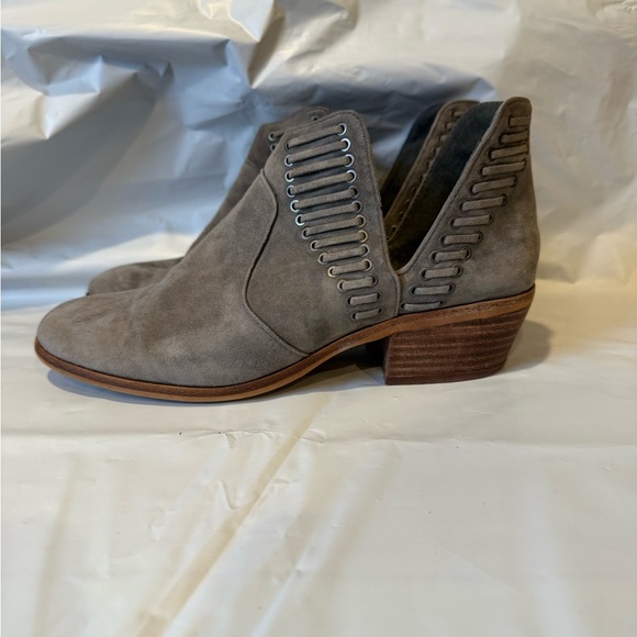 Vince Camuto Gray/Taupe Booties; Size 9 - Picture 1 of 8
